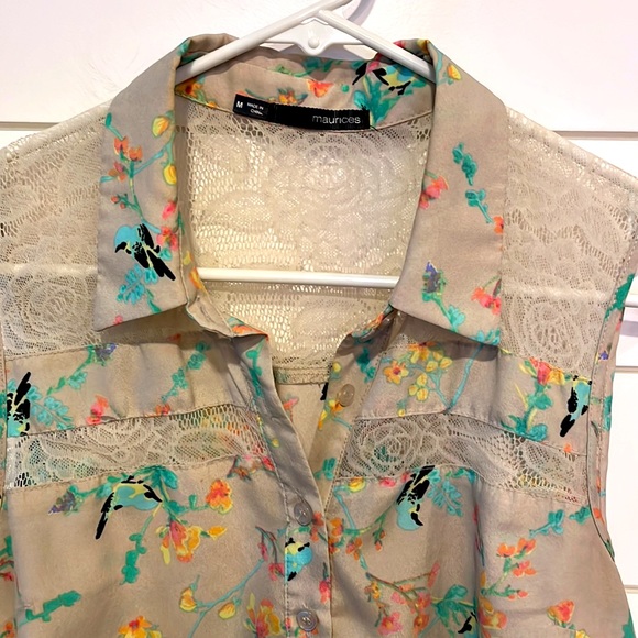 Maurice’s sleeveless button down - Picture 4 of 7